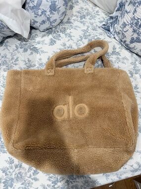 ALO Yoga Teddy Sherpa Tote Bag Beige Plush Shearling Oversized Cozy Carryall